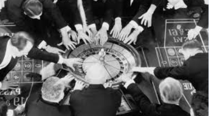 Table de baccarat dans un salon de casino haut de gamme
