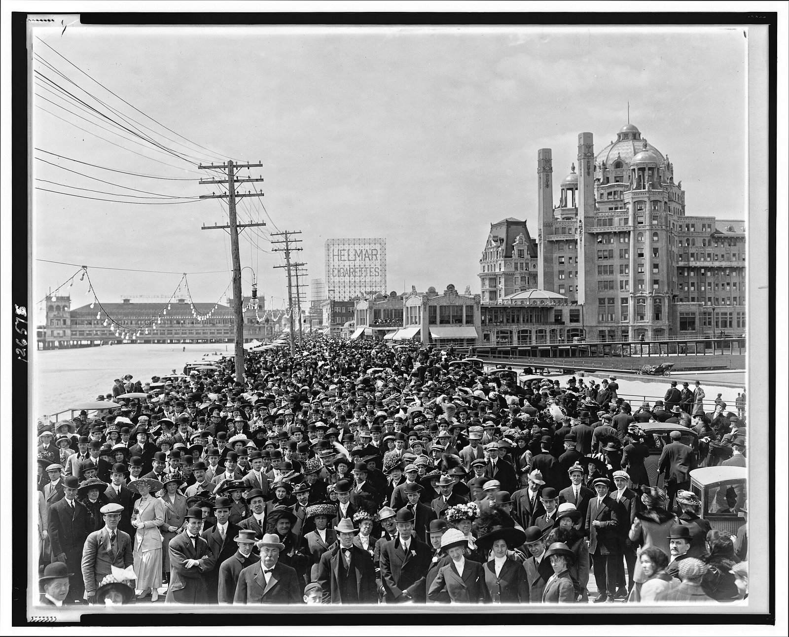 Foule sur le boardwalk d’Atlantic City en 1911