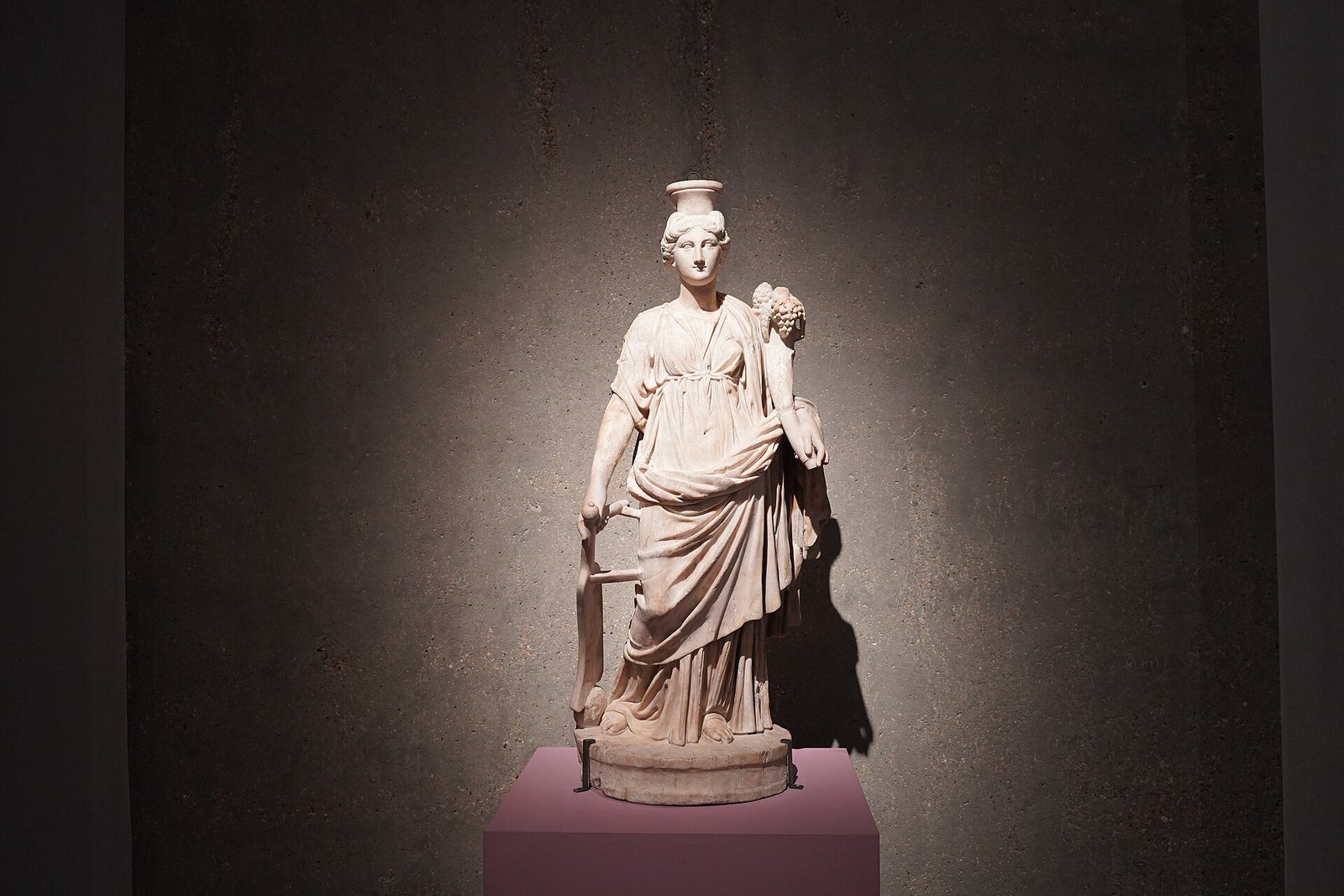 Statue romaine de Fortuna, déesse de la chance, IIe siècle