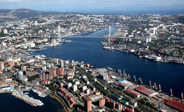Panorama de Vladivostok et de la baie de la Corne d’Or